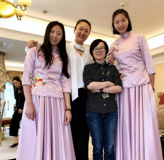 最美队长惠若琪大婚举办婚前宴 和伴娘团及亲朋放声高歌共享大婚喜悦