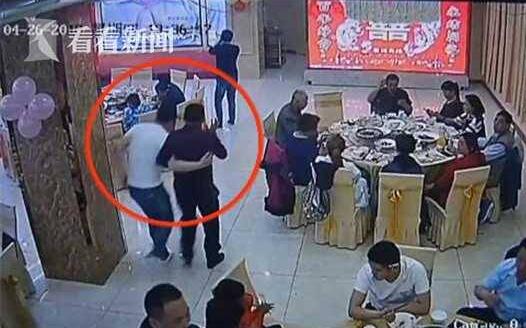 没有硝烟的战争！逃犯出席朋友婚礼  民警提前到场布控捉贼于无形中