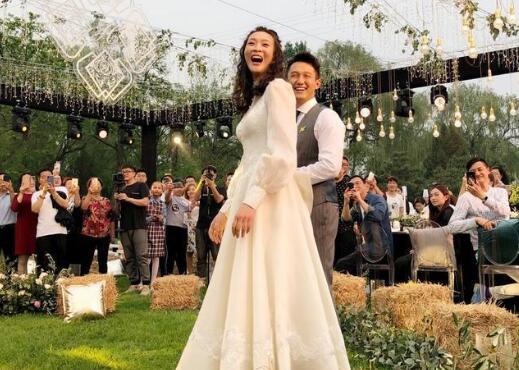 恭喜！惠若琪大婚现场曝光 队友丁霞与袁心玥身当伴娘