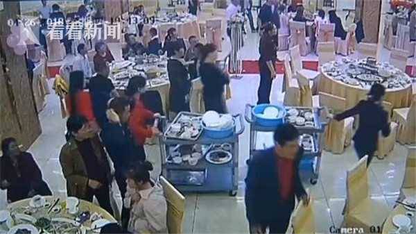 逃犯出席朋友婚礼被盯上 走投无路后放弃了逃跑的念头