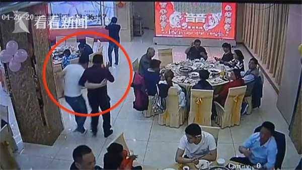 逃犯出席朋友婚礼被盯上 走投无路后放弃了逃跑的念头