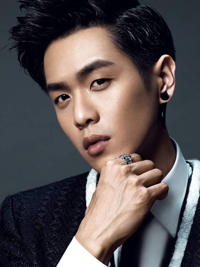 张若昀斥隐私被泄文中透露着无奈与气愤 私生饭是是什么？