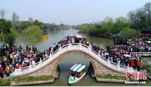 五一1.47亿人出游 北京、秦皇岛、三亚、杭州等是热门旅游目的地