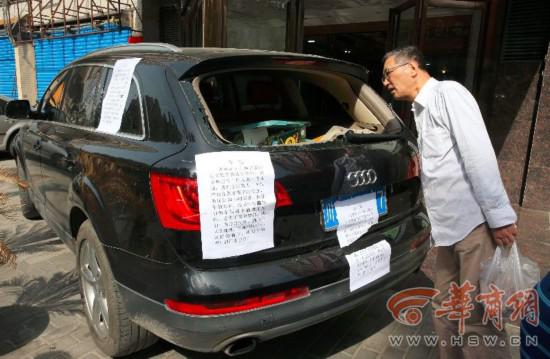 游客车停酒店被砸 想不到这个五一假期过得如此扎心！