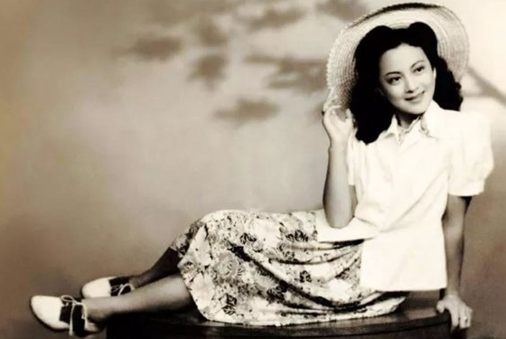 “小燕子”飞走了 被誉为“小周璇”的著名演员王丹凤逝世 