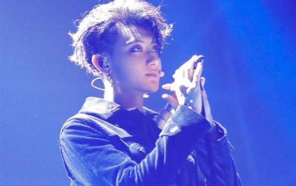 25岁生日快乐!黄子韬庆生子韬爸爸发长文 自豪