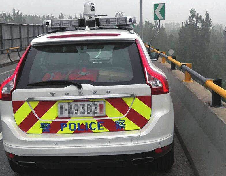 “六眼神捕”正式亮相紧盯应急道 1分钟抓拍6辆违法车辆