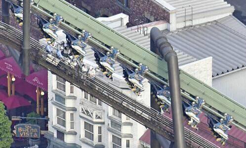 日本过山车故障 60多人身体朝下悬停在半空中2小时