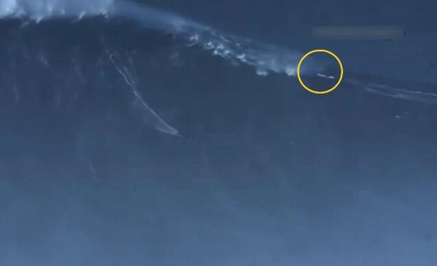 用生命挑战！巴西高手征服巨浪 比此前23.77米的纪录高出了0.61米