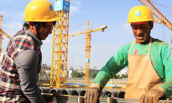 劳动着的劳动节 致敬坚守岗位的最美劳动者