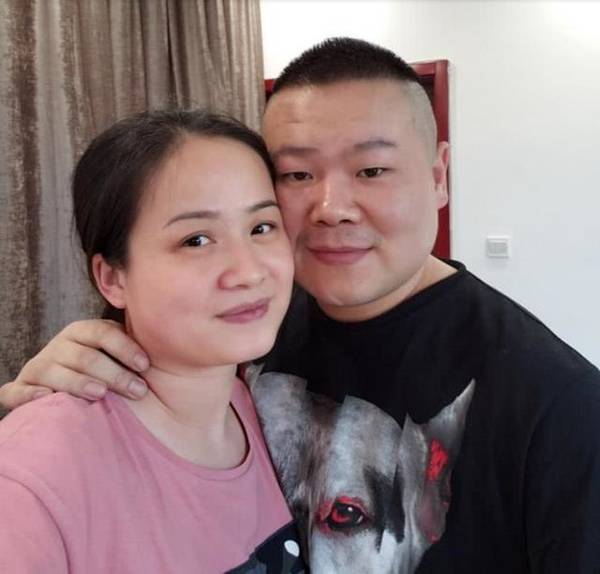 岳云鹏老婆晒合照 小岳岳曾透露老婆是河南老家医院的一名护士