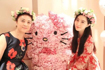 周杰伦晒妈妈照片 叶惠美是学校美术老师周杰伦继承艺术细胞