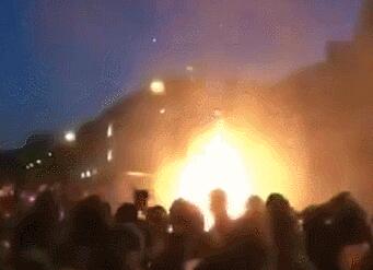 伦敦庆典突发爆炸现场乱做一团 罪魁祸首竟然是一部智能手机？