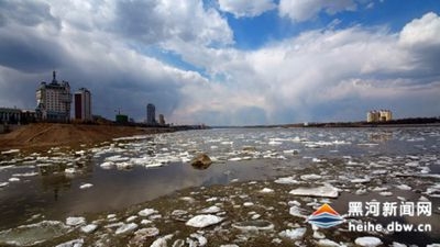 黑龙江出现大面积冰排 中俄界江全线顺利开江