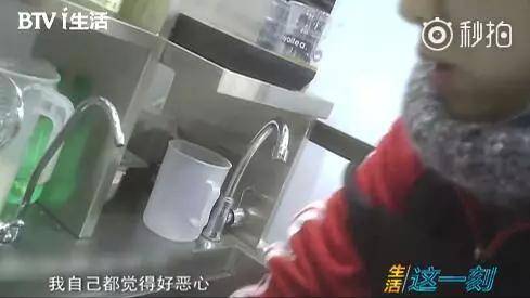 恶心到吐!网红饮品内幕曝光 用来榨汁的竟然是发黑腐烂的芒果