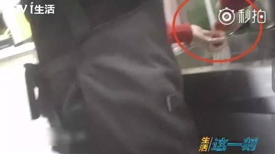 恶心到吐!网红饮品内幕曝光 用来榨汁的竟然是发黑腐烂的芒果