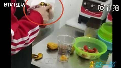 恶心到吐!网红饮品内幕曝光 用来榨汁的竟然是发黑腐烂的芒果