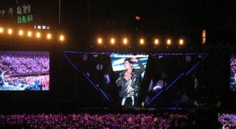 周杰伦与妈妈撞衫很兴奋 周董:我只能说我们的衣服也太有默契了!