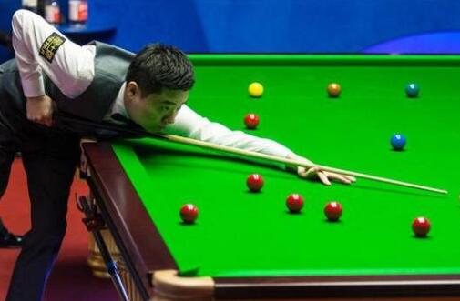 要凉了?丁俊晖落后霍金斯 霍金斯1杆破百和四杆50+丁俊晖只赢下2局
