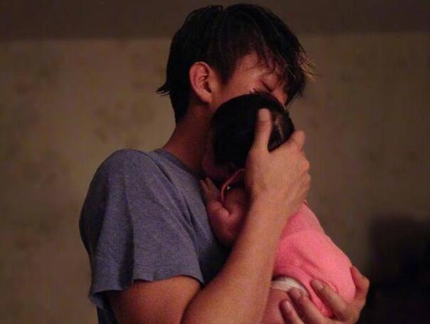 父爱满满!邓超自称臭屁爸爸 