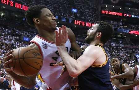 神补刀?乐福肘击恶意犯规 击中德罗赞面部被追加一次一级恶意犯规