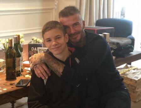 暖哭了!贝克汉姆生日 43岁