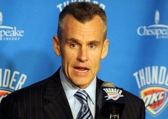 3巨头解体?雷霆主帅确定留任 拥有3个处于巅峰的威少、乔治和亚当斯 