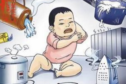 男童掉滚烫热水沟 母亲听到惨叫回头的时候孩子已经被工友拉起来了