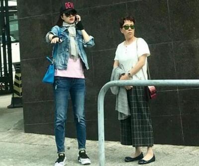 熊黛林患妈妈手 似乎痛到连硬币都拿不稳零钱散落在地