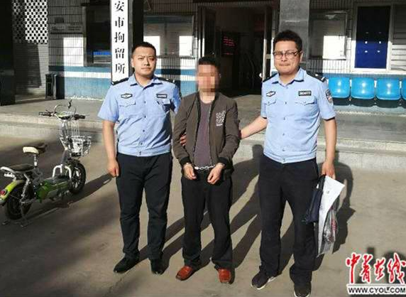 首例铁路失信名单公布 乘客翻越闸机护栏打伤站务员被禁乘