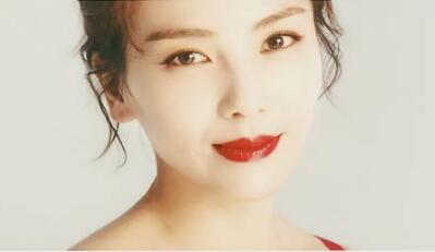 刘涛红裙展露娇媚 一颦一笑尽显温柔本色