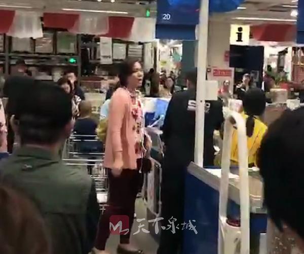 网传济南宜家一顾客打保安!宜家声明:警方已介入调查!