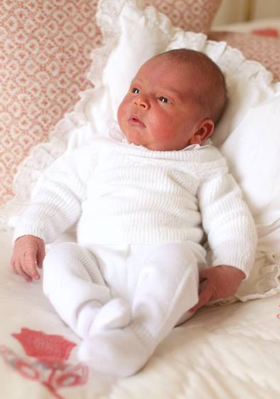 夏洛特公主庆生日 亲吻弟弟路易王子 两个萌娃真厉害