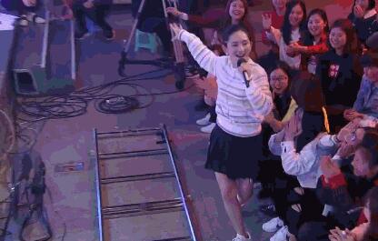 皮一下很开心？谢娜劲歌热舞回归快乐大本营 C位出道了解一下？