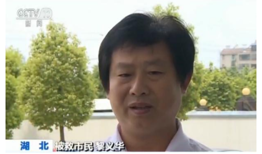 轿车冲向人行道 危急之时交警为救市民牺牲