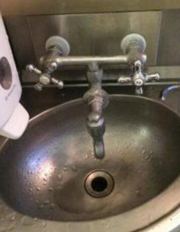 厕所用水变茶饮品 继加尔各答烂肉曝光后又一起丑闻