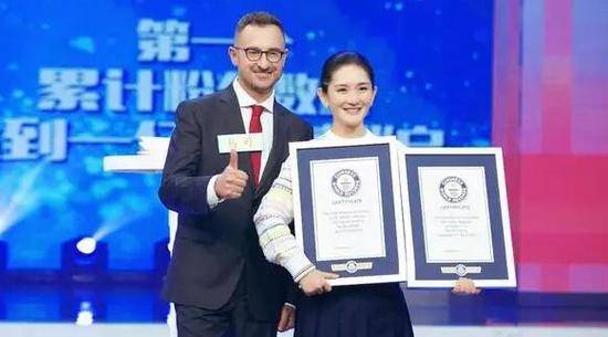 “太阳女神”谢娜创吉尼斯记录  何炅调侃：最棒的生日礼物