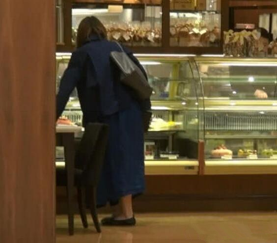 余文乐老婆巨肚：腿脚却麻利得很 下个月志明就要当爸爸了