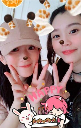 奚梦瑶晒与谢娜合影为其庆生 比着剪刀手更显姐妹情深