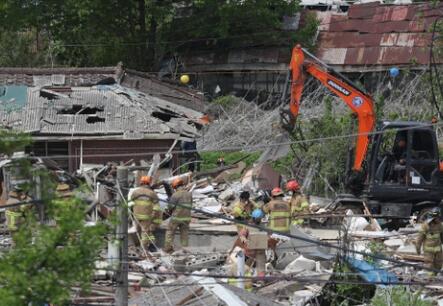 惨烈!韩国京畿道爆炸 2栋建筑物完全倒塌成废墟现场一片狼藉