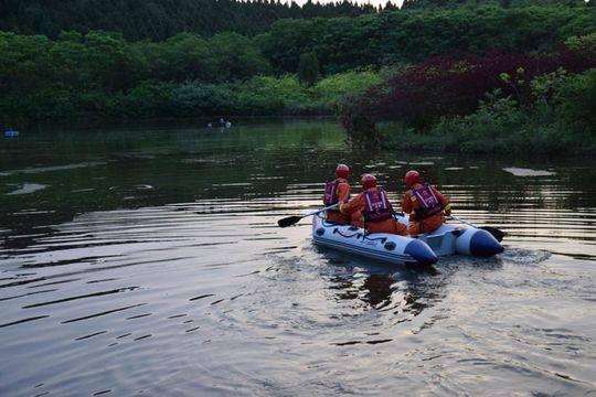 划船喂鱼落水身亡 池塘水位下降50厘米后遇难者尸体自动浮起