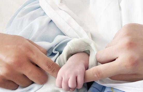 甜炸了!李晟李佳航当爸妈