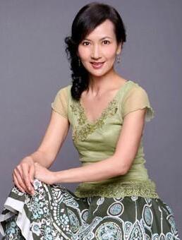 陈美琪瘦成纸片人 “新白娘子传奇”里的小青精通五国外语才气不减