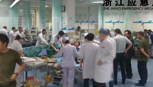 绍兴：公交货车相撞 公交车严重变形有乘客受伤严重