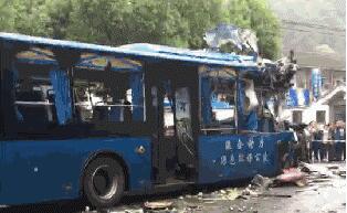 绍兴：公交货车相撞 公交车严重变形有乘客受伤严重