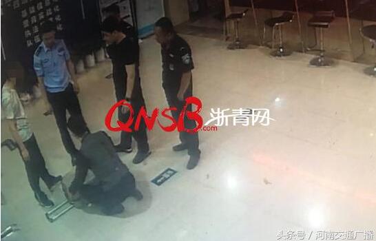 惊呆！女子嫌200万分手费太少 把一箱现金留在酒吧径自离去