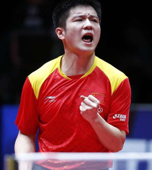 绝对优势取胜 中国男乒夺冠 樊振东3比0胜菲卢斯 