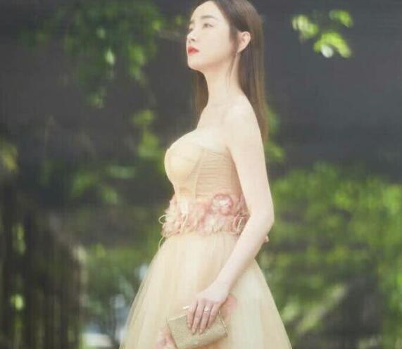 每个月都换脸？张檬回应整容超霸气 礼服裹不住