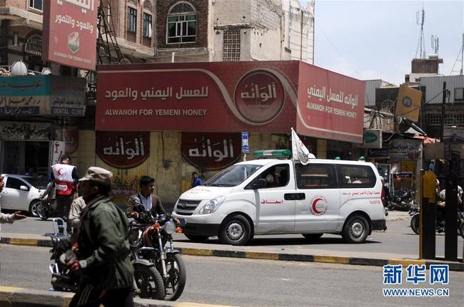 也门总统府遭空袭致6人死亡30人受伤 建筑物成废墟