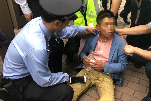 4天前救4天后抓 “鹰眼”便衣队民警称都是义不容辞的！